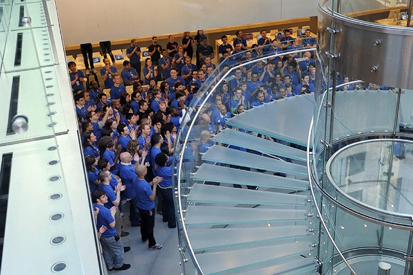 apple_ipad_store_new_york_staff.jpg