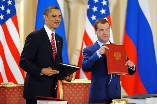Медведев и Обама подписали новый договор по СНВ