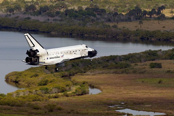 Discovery Shuttle Landing