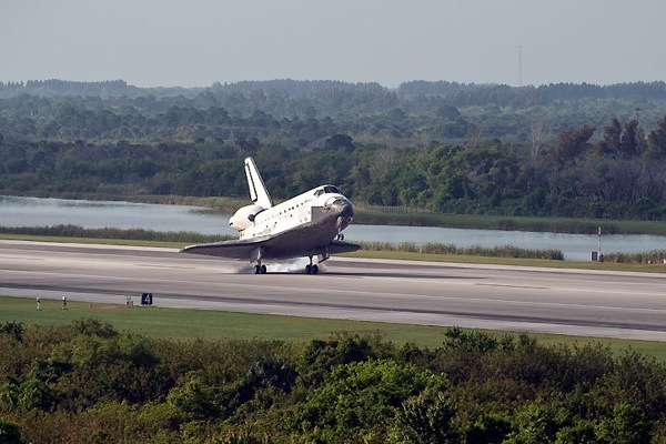 discovery_shuttle_landing04.jpg