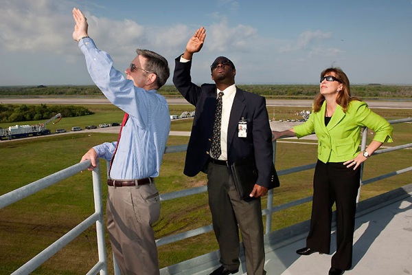 discovery_shuttle_landing05.jpg