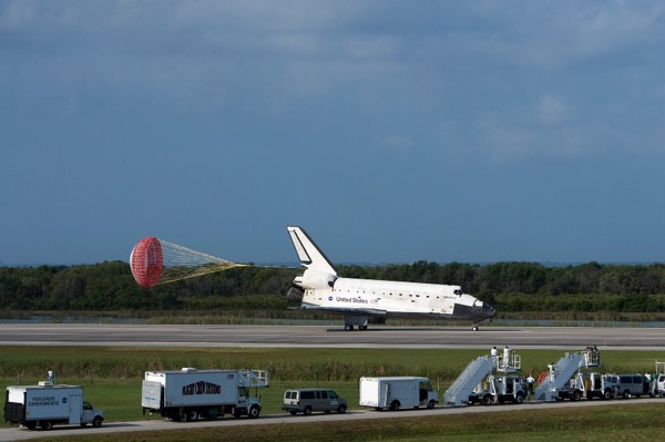 discovery_shuttle_landing09.jpg