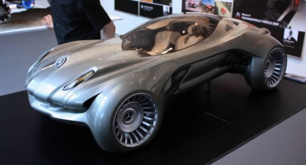 2040-Mercedes-Benz-Cyborg-Sensation-Concept-3.jpg