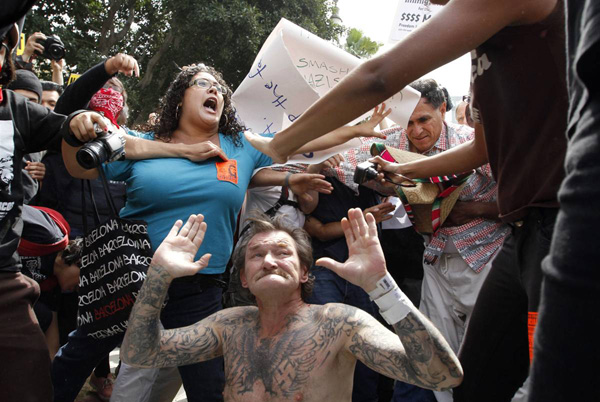 В Лос-Анжелесе прошел антинацистский митинг