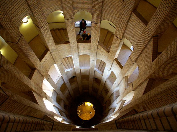 beautiful-spiral-staircase__04.jpg