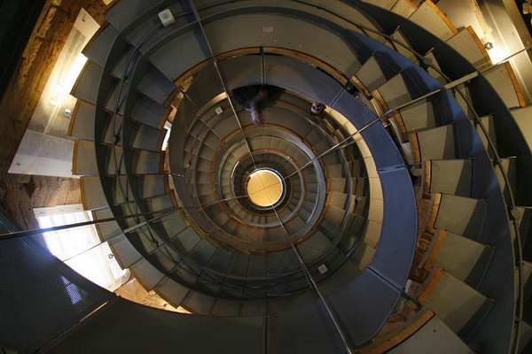 beautiful-spiral-staircase__05.jpg