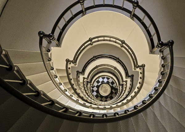 beautiful-spiral-staircase__17.jpg