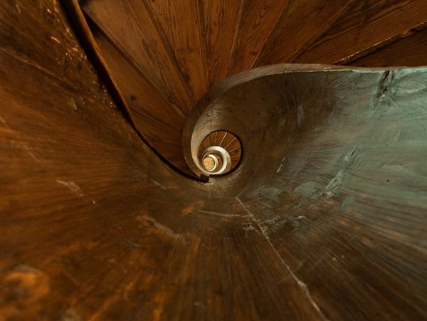beautiful-spiral-staircase__25.jpg