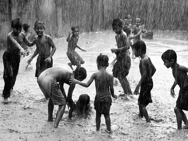 children-play-rain-india_18731_990x742.jpg