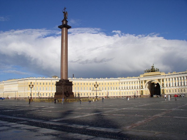 Бронирование гостиниц Санкт-Петербурга с мая становится бесплатным и через Интернет