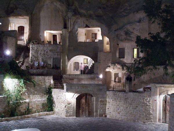 Пещерный отель Yunak Evleri  в Турции