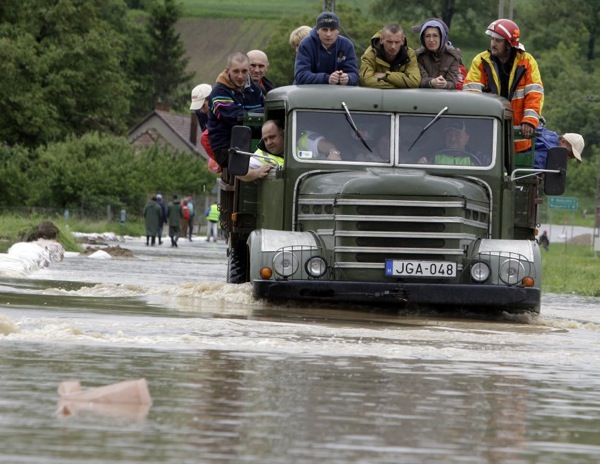 floods_hungary_evacuation.jpg