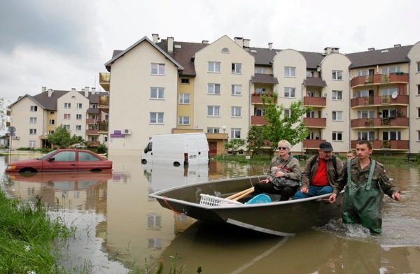 floods_poland_flooded_streets_transportation.jpg