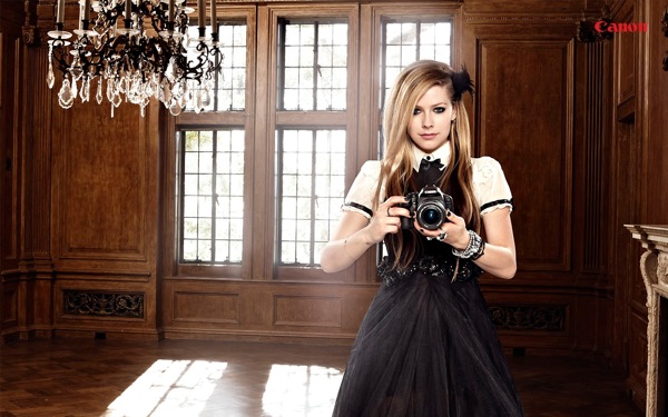 avril_lavigne_canon_2010_photoshoot02.jpg