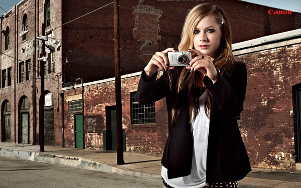 avril_lavigne_canon_2010_photoshoot03.jpg