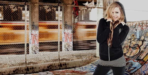 avril_lavigne_canon_2010_photoshoot04.jpg