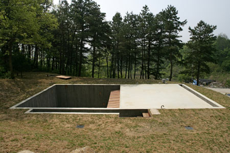 dzn_Earth-House-by-BCHO-Architects-construction.jpg