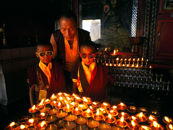 nepal-monks-kids-glasses_12056_990x742.jpg