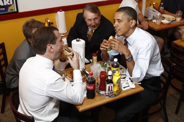 medvedev_usa_barack_obama_rays_hell_burger_4.jpg