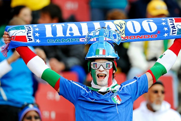 world_cup_2010_italy_fans2.jpg