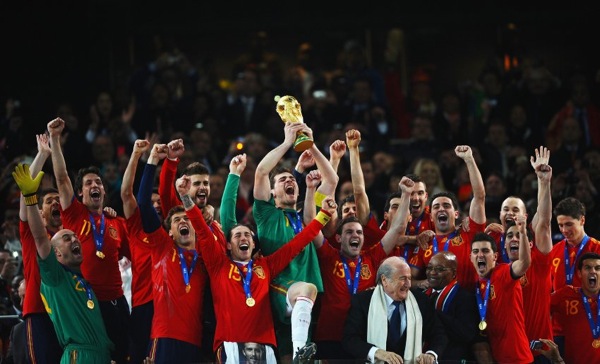 Испания выиграла в финале у Голландии