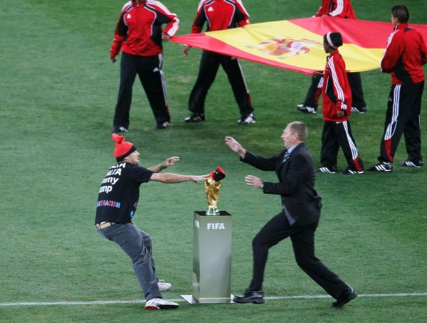 world_cup_2010_final_trophy_stealing.jpg