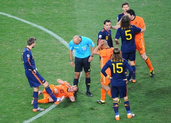 world_cup_2010_final_wesley_sneijder_foul.jpg