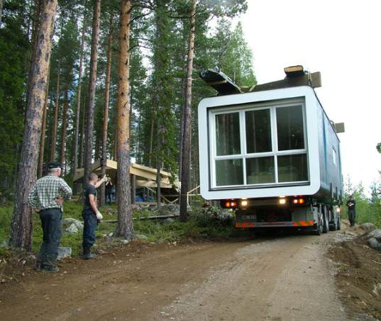 Swedish-Tree-Hotel-Under-Construction-2.jpg