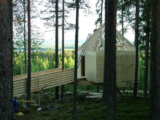 Swedish-Tree-Hotel-Under-Construction-4.jpg