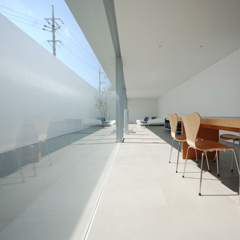dzn_Minimalist-House-by-Shinichi-Ogawa-Associates-11.jpg