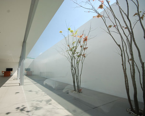 dzn_Minimalist-House-by-Shinichi-Ogawa-Associates-17.jpg