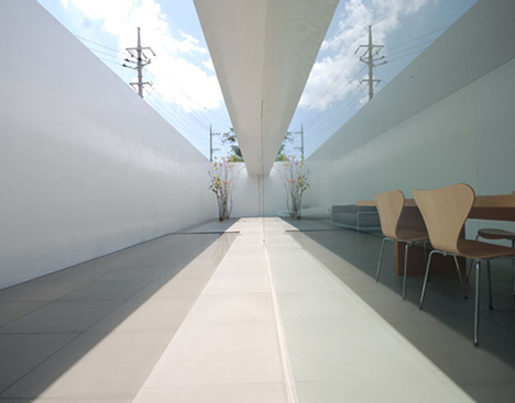 dzn_Minimalist-House-by-Shinichi-Ogawa-Associates-19.jpg