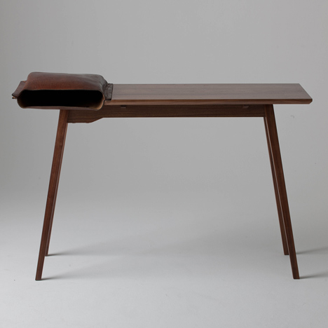 dzn_Leather-furniture-by-Tortie-Hoare-10-1.jpg