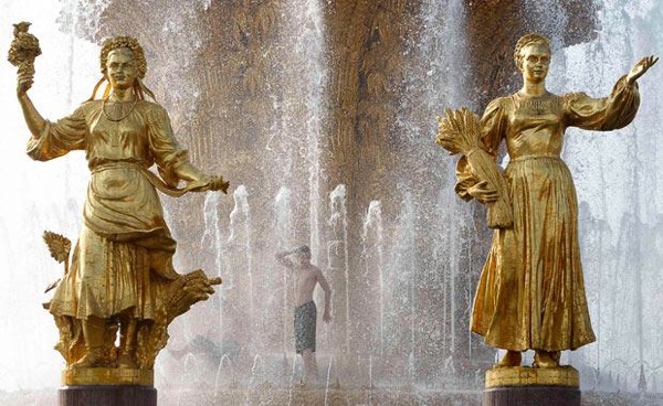 heat_russia_moscow_all-russian_art_exhibition_center_golden_fountain.jpg