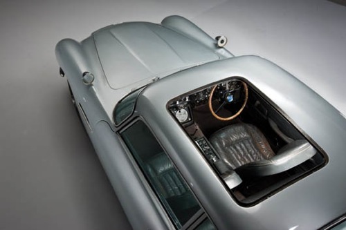 Aston-Martin-DB5-1964-JB007-3.jpg