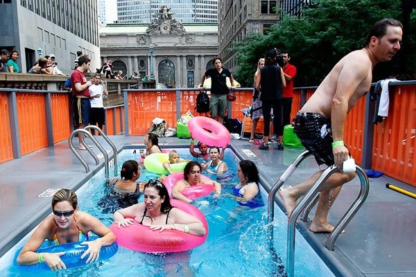 manhattan_new_york_summer_pools.jpg