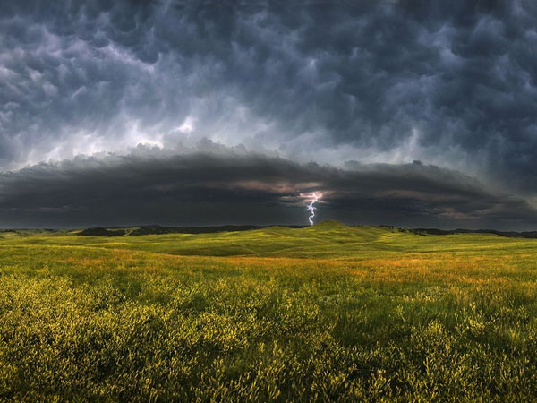 Фотографии недели National Geographic storm-clouds-south-dakota_23945_990x742.jpg