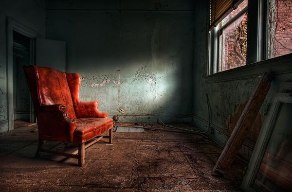 red-chair-hdr_25362_600x450.jpg