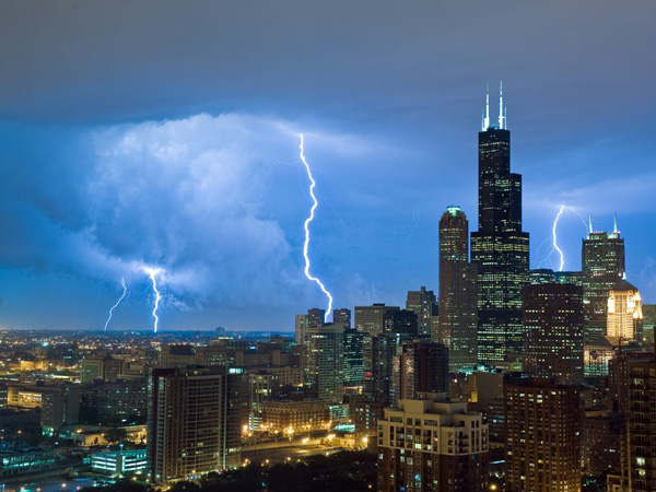 lightning-sears-tower-chicago_25301_990x742.jpg