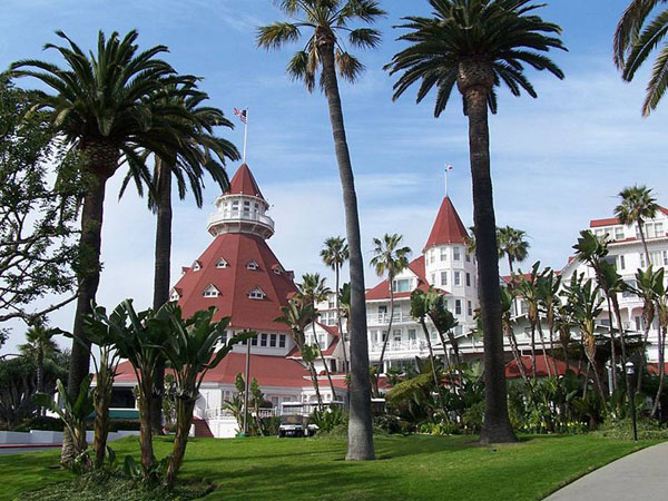 ss-080923-haunted-destinations-hoteldelcoronado_ss_full.jpg