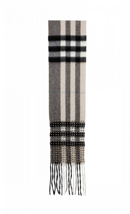 Burberry-Winter-Storms-Accessories-05.jpg