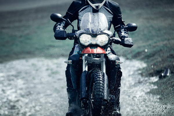 2011-triumph-tiger-800-action-10.jpg