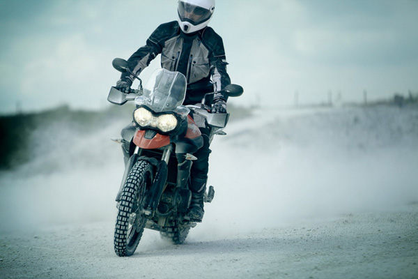 2011-triumph-tiger-800-action-12.jpg