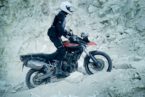 2011-triumph-tiger-800-action-13.jpg