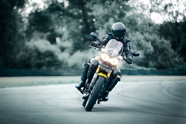 2011-triumph-tiger-800-action-18.jpg