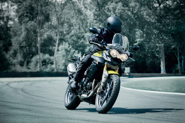 2011-triumph-tiger-800-action-2.jpg