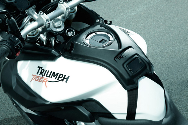 2011-triumph-tiger-800-action-20.jpg