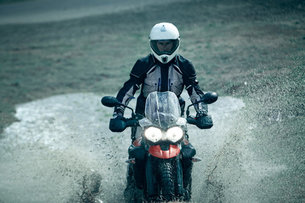 2011-triumph-tiger-800-action-9.jpg