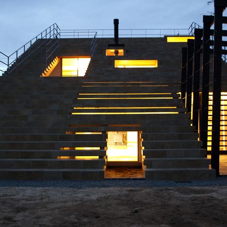 Stairs-House в Японии