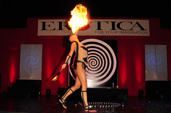Burlesque+performers+kick+off+Erotica+2010+BBh3nFnAKBRl.jpg